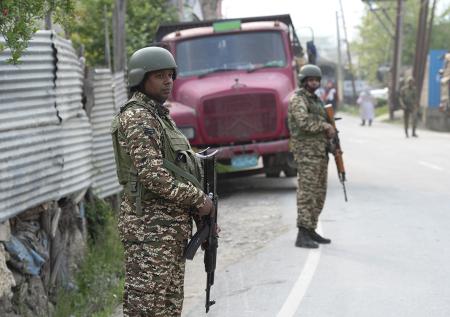 Пакистанские солдаты нанесли удары в восьми секторах линии контроля