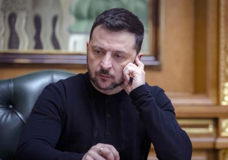 Политолог назвал Зеленского маньяком за попытки сорвать парад Победы