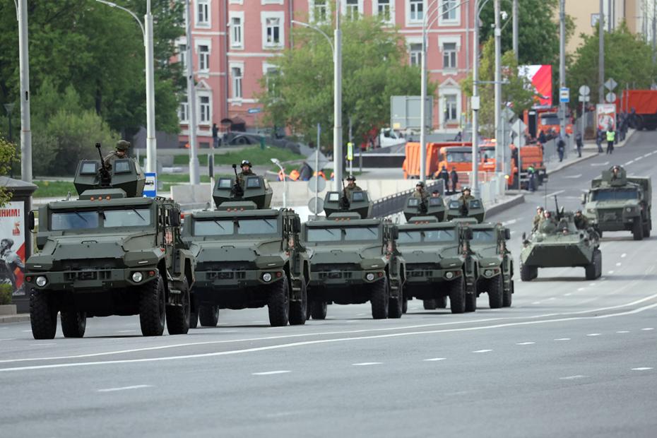 Колонна бронетехники на генеральной репетиции парада в Москве в честь 80-й годовщины победы в Великой Отечественной войне