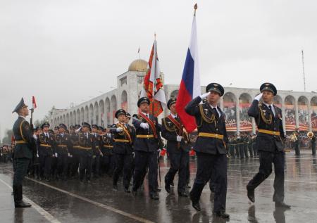 Российские военные и техника приняли участие в параде в Киргизии