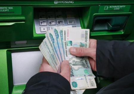 Стало известно, кому повысят пенсии до конца года
