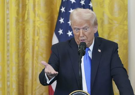 Захарова упрекнула американцев в эгоизме после слов Трампа о ВМВ