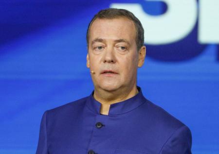 Медведев высказался о поездках в недружественные страны