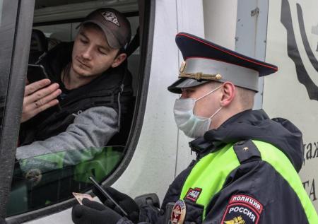 Россиян предупредили о крупном штрафе за езду с просроченными правами