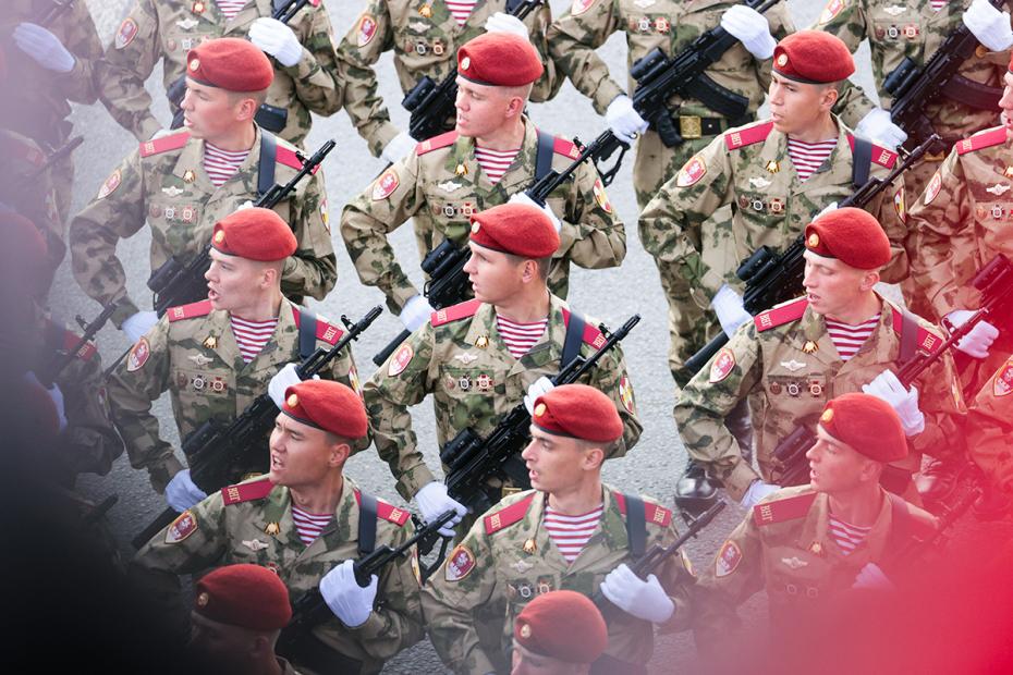 Парадный расчет войск национальной гвардии РФ на генеральной репетиции парада в честь 80-й годовщины победы в Великой Отечественной войне