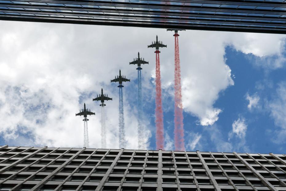 Штурмовики Су-25 на генеральной репетиции воздушной части парада в Москве в честь 80-й годовщины Победы в Великой Отечественной войне