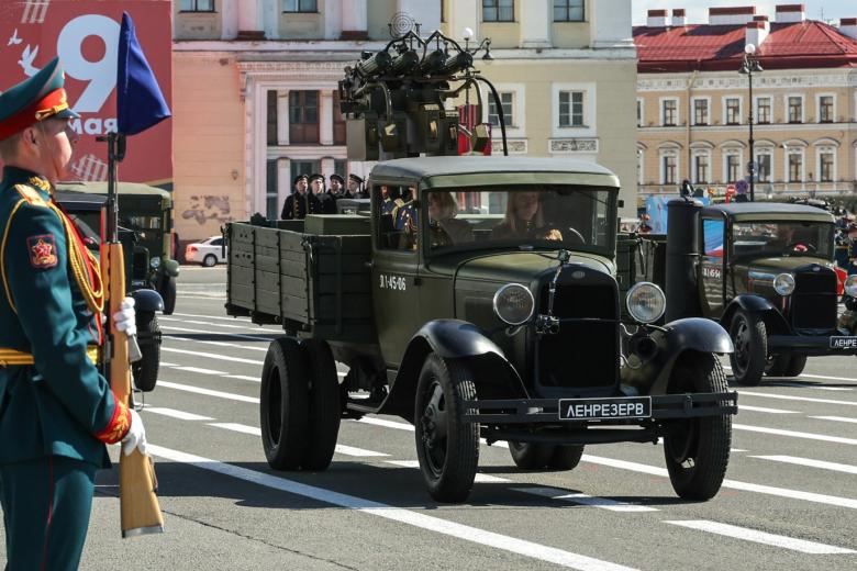 Автомобиль «ГАЗ-АА» на Дворцовой площади во время репетиции парада Победы в Великой Отечественной войне в Санкт-Петербурге