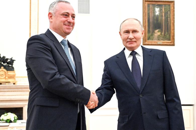 Бадра Гунба и Владимир Путин