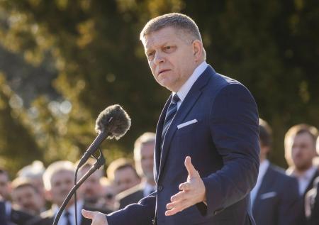 Фицо ищет способы попасть на парад Победы в Москву