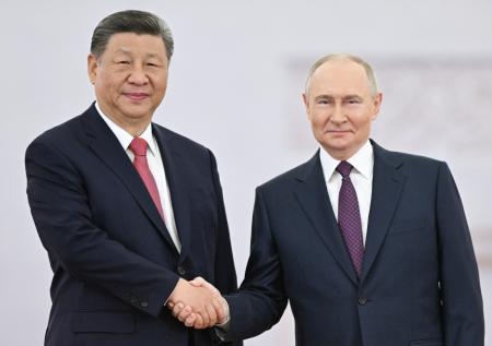 Опубликовано видео торжественной встречи Путина и Си Цзиньпина в Кремле