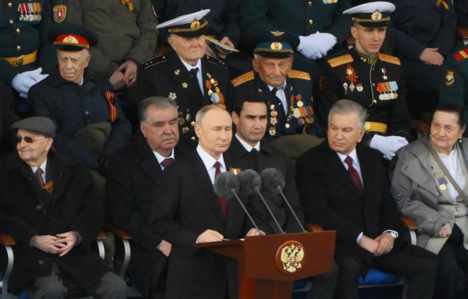 Президент РФ Владимир Путин на Красной площади в Москве на военном параде, посвященном 80-летию Победы. 9 мая Россия отмечает 80-летие победы в Великой Отечественной войне 1941–1945 годов