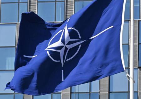 Украинские власти считают необратимым вступление в НАТО