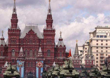 «Братская встреча»: Фицо увиделся с Вучичем в Москве перед парадом Победы
