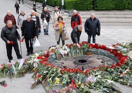 «Подаю на этого черта в СБУ»: как на Украине отметили День Победы 9 мая