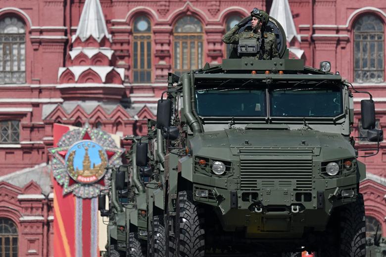 Бронеавтомобили ЗА-СпН «Титан» на Красной площади в Москве на военном параде, посвященном 80-летию победы в Великой Отечественной войне