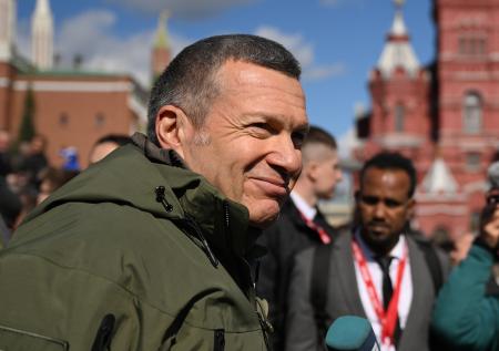 «Заслуживаете страх»: Соловьев поспорил с иностранным журналистом на параде