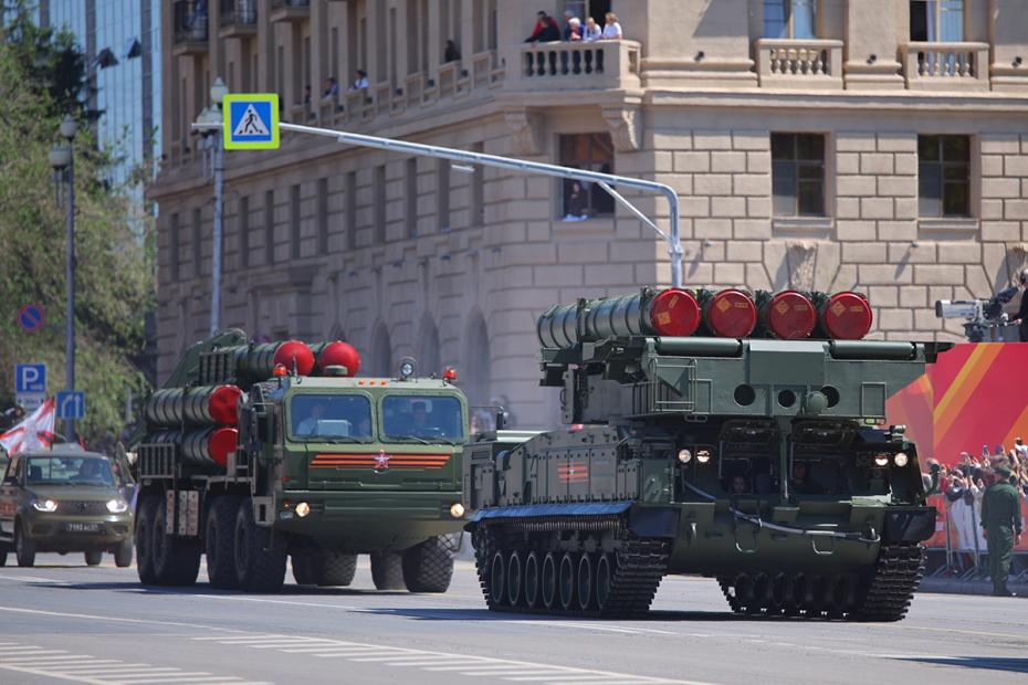 Зенитные ракетные комплексы (ЗРК) ‭«Бук-МЗ» на военном параде в честь 80-летия Победы в Великой Отечественной войне на площади Павших Борцов в Волгограде