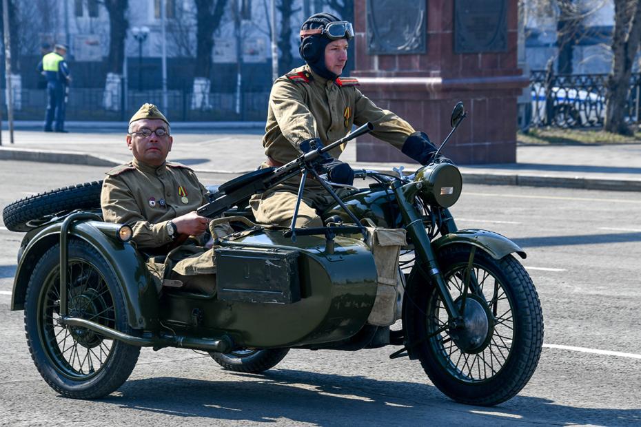 Чита. Мотоцикл ‭«Урал М-72» во время парада, посвященного 80-й годовщине победы в Великой Отечественной войне