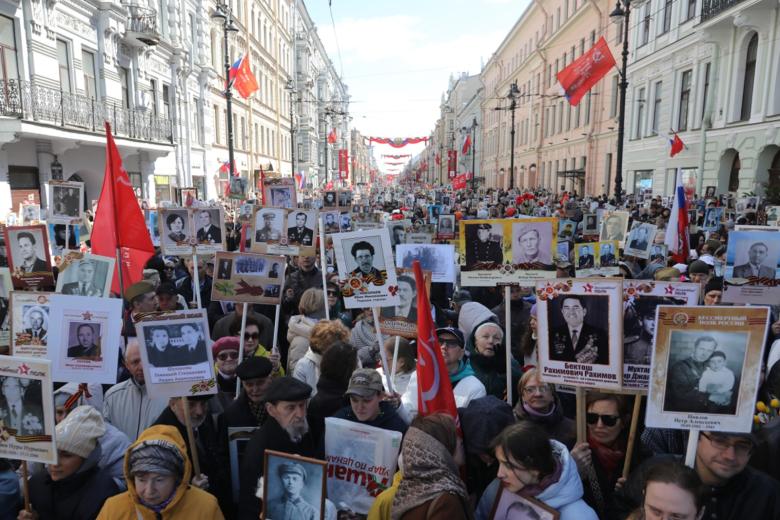 Шествие «Бессмертного полка» в Санкт-Петербурге