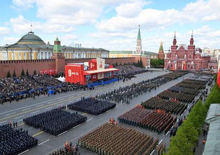 Парад Победы начался на Красной площади в Москве