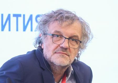 Культовый режиссер без проблем долетел до России для участия в параде