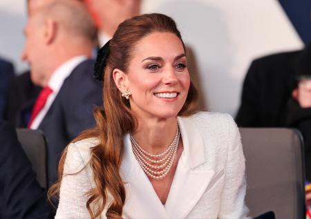 Кейт Миддлтон посетила концерт по случаю 80-летия Победы в кружевном платье