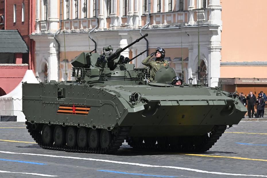 Боевая разведывательная машина БРМ-1К на Красной площади в Москве на военном параде, посвященном 80-летию победы в Великой Отечественной войне.