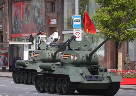 Генерал назвал парад 9 Мая мощным и вселяющим надежду