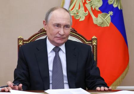 Стали известны подробности награждения отца Путина медалью