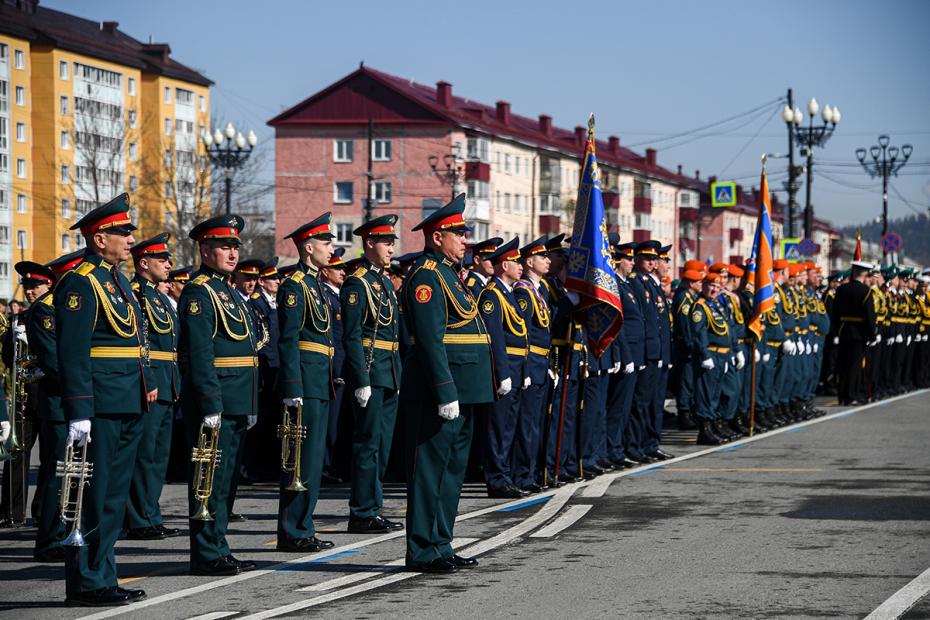 Южно-Сахалинск. Военнослужащие парадных расчетов во время парада, посвященного 80-й годовщине победы в Великой Отечественной войне