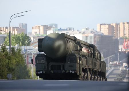 «Ярс» и танковая колонна: фото техники на параде Победы в Москве