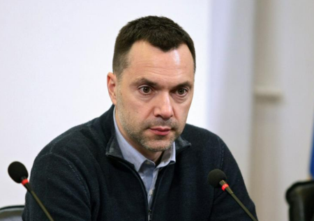YouTube заблокировал канал экс-соратника Зеленского
