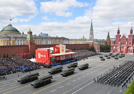 Трансляции с парада Победы в Москве велись по всему миру