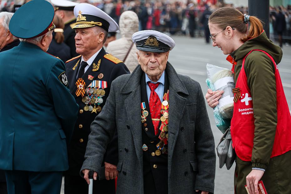 Владивосток. Ветераны во время парада, посвященного 80-й годовщине победы в Великой Отечественной войне.