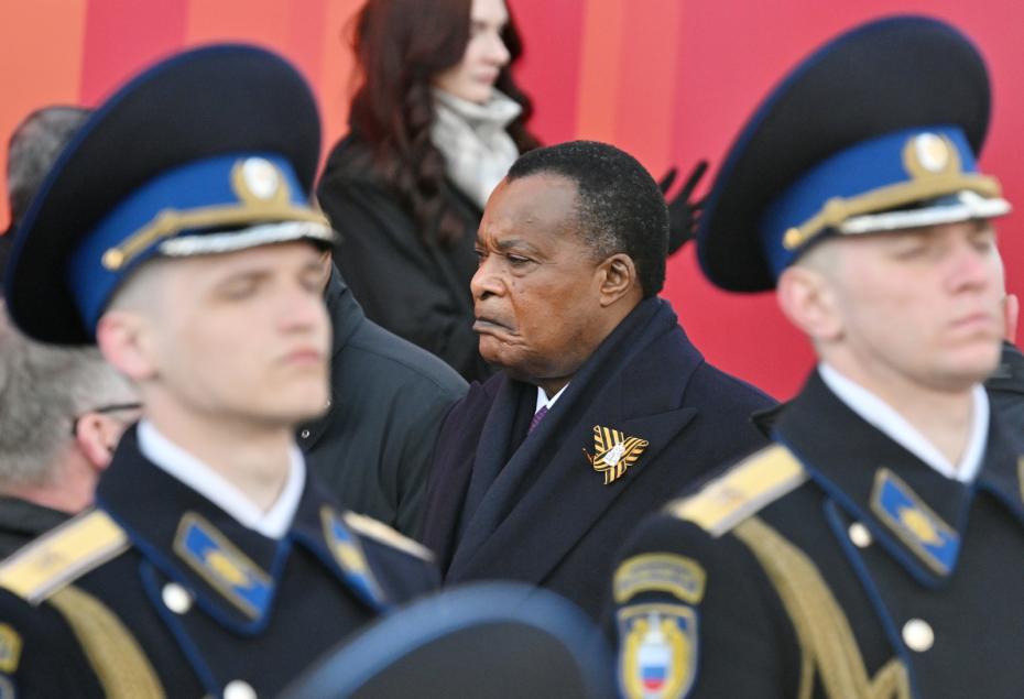 Президент Республики Конго Дени Сассу-Нгессо на Красной площади в Москве перед началом военного парада, посвященного 80-летию Победы