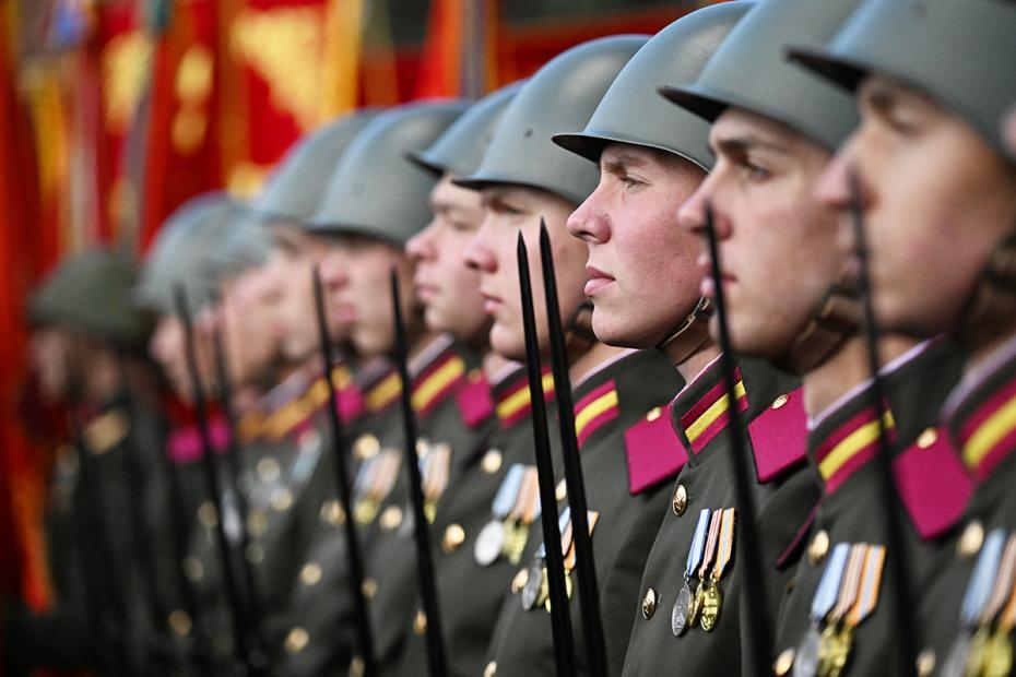 Парадные расчеты на Красной площади в Москве перед началом военного парада, посвященного 80-летию победы в Великой Отечественной войне