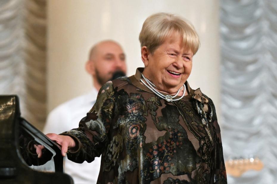 Александра Пахмутова