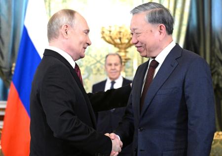 Путин поблагодарил лидера Вьетнама за участие в параде Победы