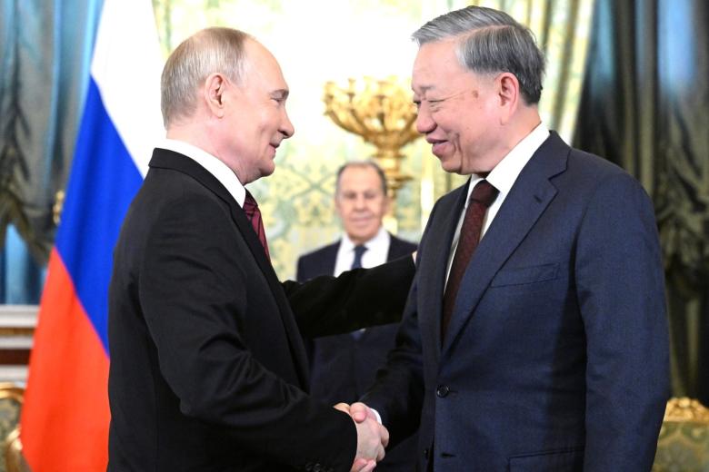 Владимир Путин, То Лам