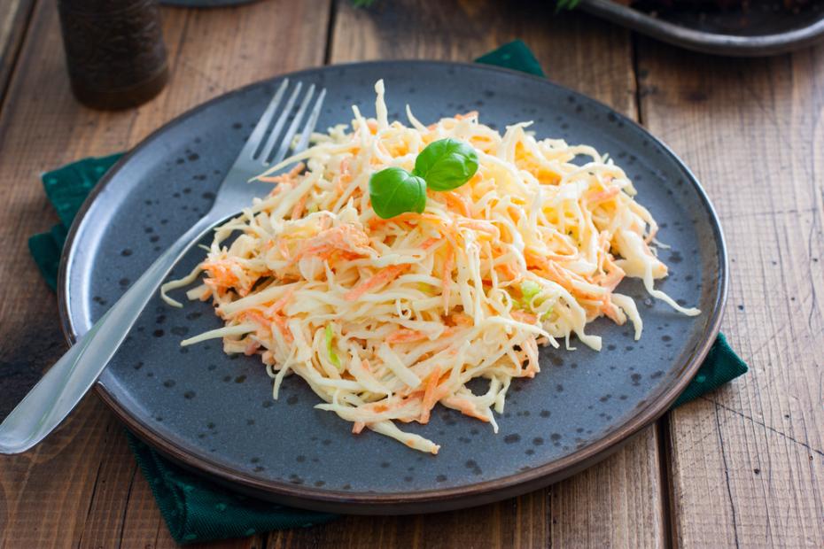 Салат с капустой и морковкой: простой рецепт