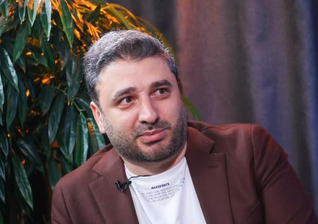 Критиковавший Тарковского режиссер стал отцом во второй раз