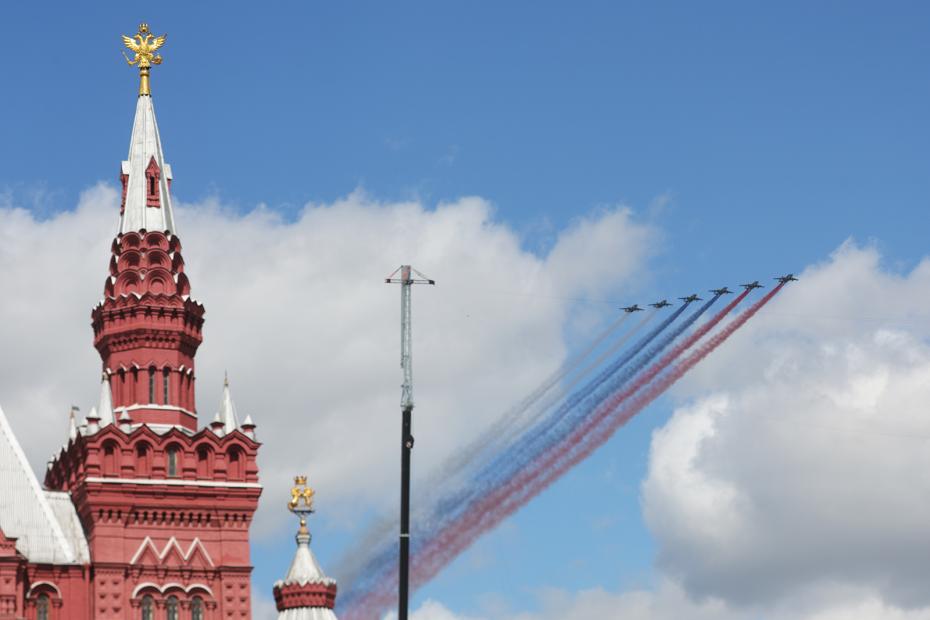 Штурмовики Су-25 на Красной площади в Москве на военном параде, посвященном 80-летию Победы в Великой Отечественной войне