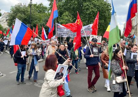 Украинские активисты атаковали участников акции «Бессмертный полк»