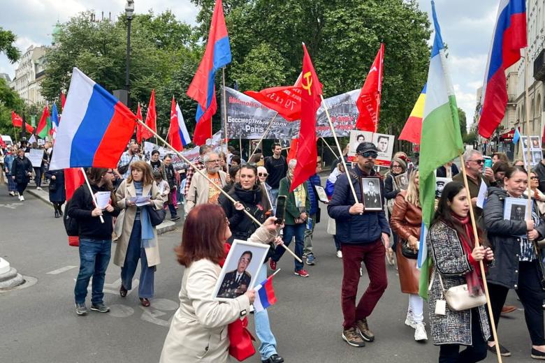 Акция «Бессмертный полк» в Париже