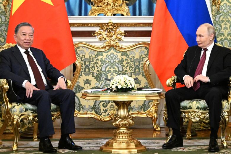 То Лам, Владимир Путин