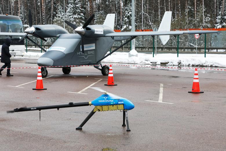 Беспилотный самолет БАС «Аккорд-201» и многофункциональный электрический беспилотный вертолет «Альфа-Е» компании «Тихие крылья» (концерн «Калашников»)