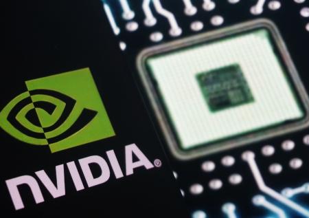 Nvidia придумала, как обойти ограничения США на поставку чипов в Китай
