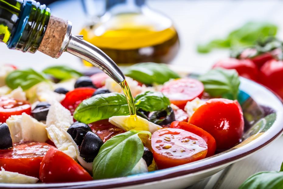 10 быстрых салатов с копченой курицей — читать на NEWS.ru