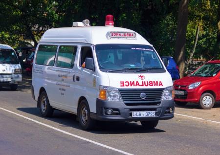 Переполненный пассажирский автобус сорвался в глубокую пропасть