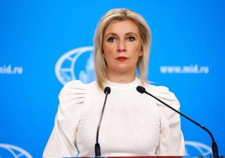 Захарова высмеяла оправдания Парижа после наркоскандала с Макроном